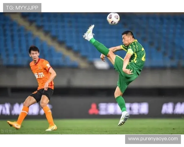 勇士与小牛激战CCT5赛场精彩对决引发球迷热议